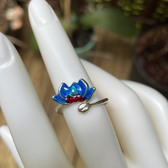 Silver Lotus Ring - Picture 4 of 10